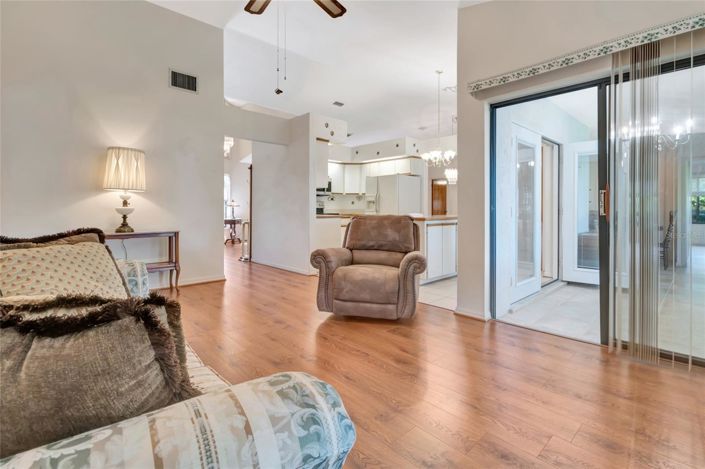 Image No.14-3 Bed House for sale