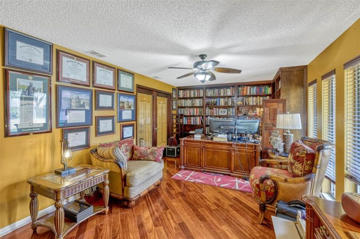 Image No.16-4 Bed House for sale