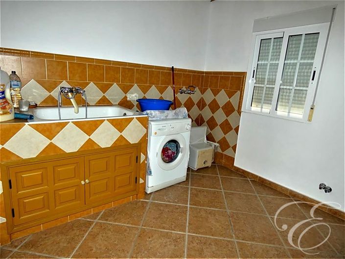 Image No.12-4 Bed Property for sale