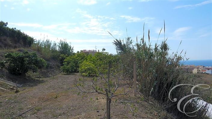 Image No.20-3 Bed Property for sale