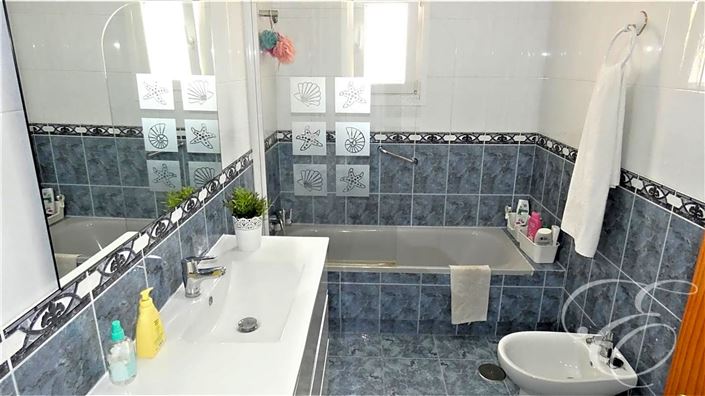 Image No.10-3 Bed Property for sale