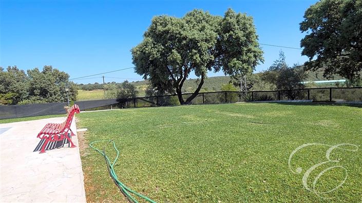 Image No.30-11 Bed Property for sale