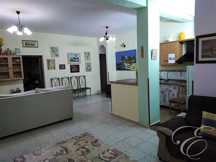 Image No.8-11 Bed Property for sale