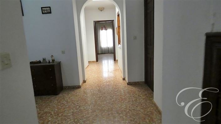 Image No.15-14 Bed Property for sale