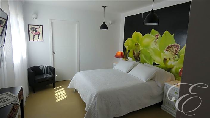 Image No.11-5 Bed Property for sale