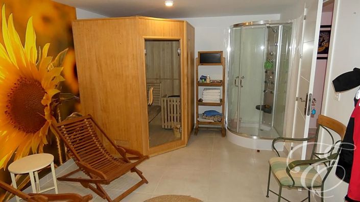 Image No.25-5 Bed Property for sale