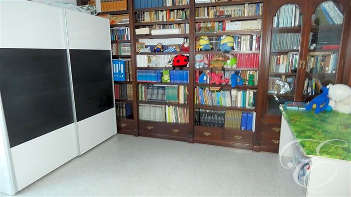 Image No.18-7 Bed Property for sale