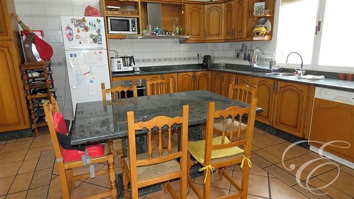 Image No.9-7 Bed Property for sale