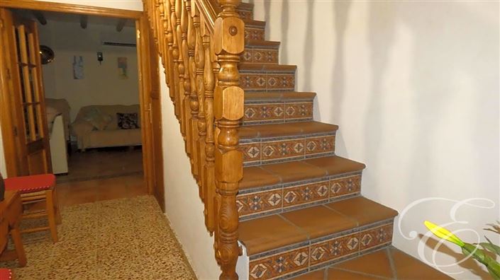 Image No.13-6 Bed Property for sale