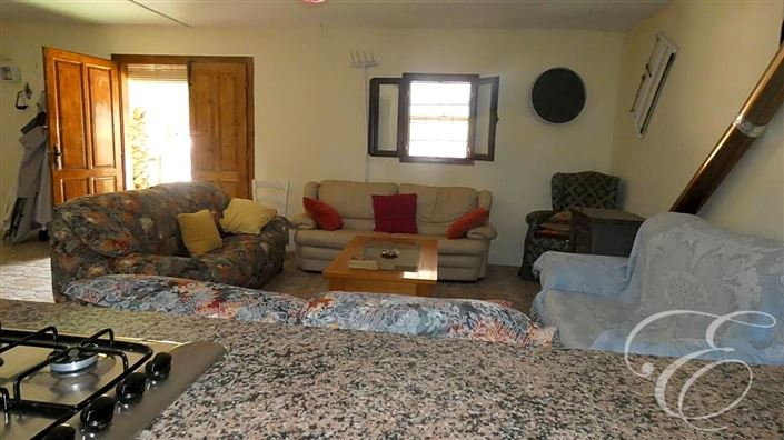 Image No.19-6 Bed Property for sale