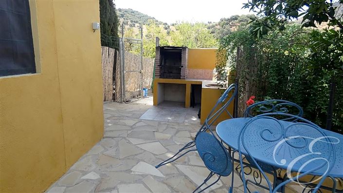 Image No.22-6 Bed Property for sale