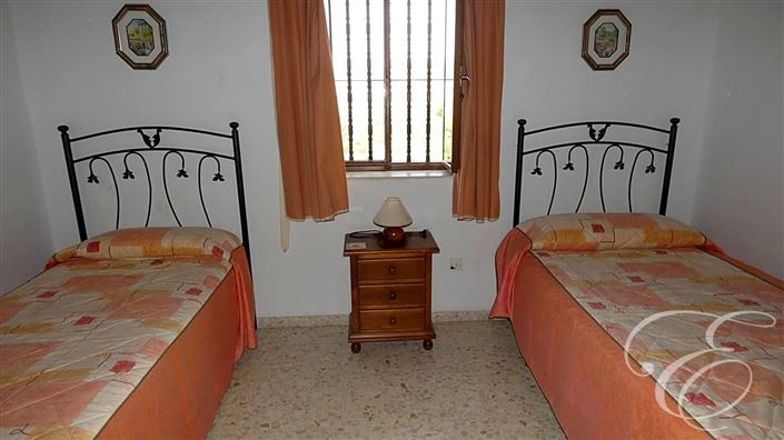 Image No.6-6 Bed Property for sale