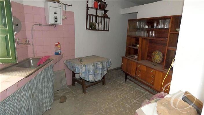 Image No.8-6 Bed Property for sale