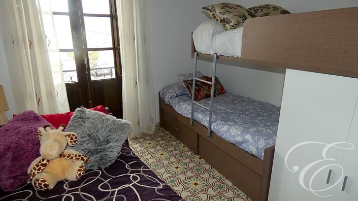 Image No.15-6 Bed Property for sale