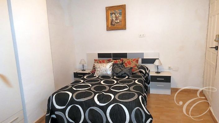 Image No.16-6 Bed Property for sale