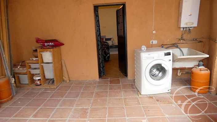 Image No.18-6 Bed Property for sale