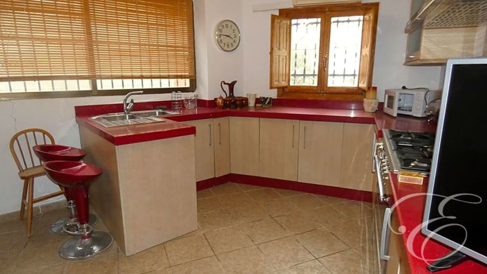 Image No.5-6 Bed Property for sale