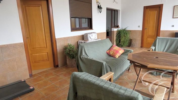 Image No.10-3 Bed Property for sale