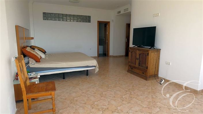 Image No.16-4 Bed Property for sale