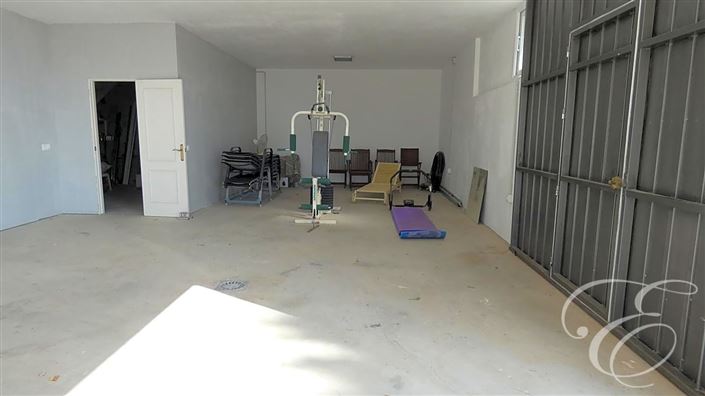 Image No.19-4 Bed Property for sale