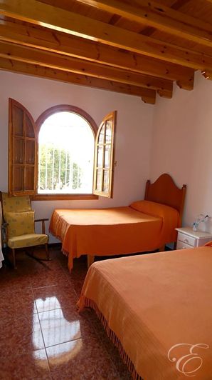 Image No.12-4 Bed Property for sale