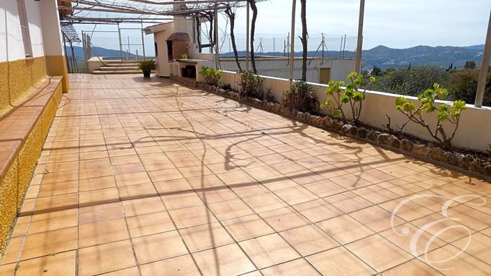 Image No.4-4 Bed Property for sale