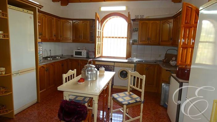 Image No.8-4 Bed Property for sale