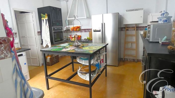 Image No.8-7 Bed Property for sale