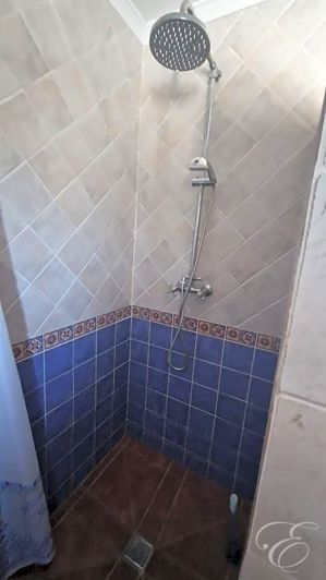 Image No.10-7 Bed Property for sale