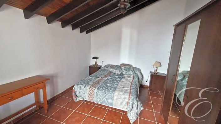 Image No.11-7 Bed Property for sale