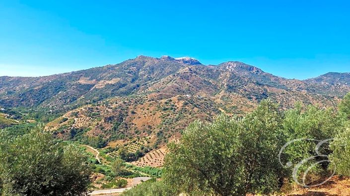 Image No.17-7 Bed Property for sale