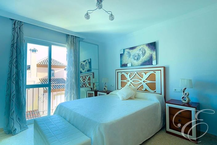 Image No.18-3 Bed Property for sale