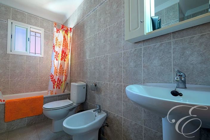 Image No.26-3 Bed Property for sale