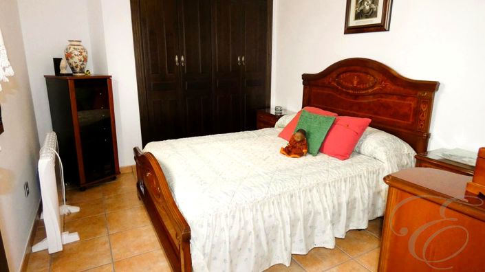 Image No.12-4 Bed Property for sale