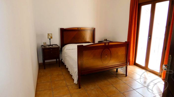 Image No.14-4 Bed Property for sale