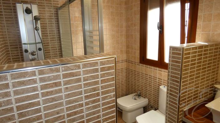 Image No.17-4 Bed Property for sale