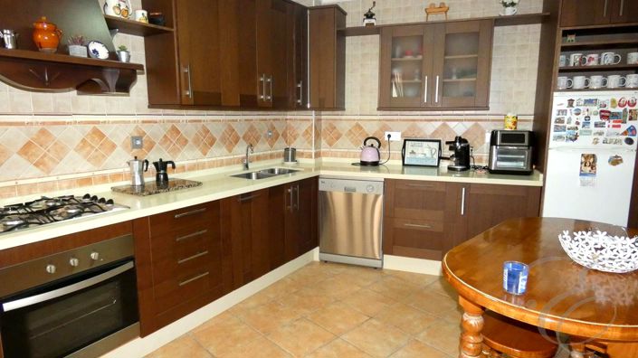 Image No.5-4 Bed Property for sale