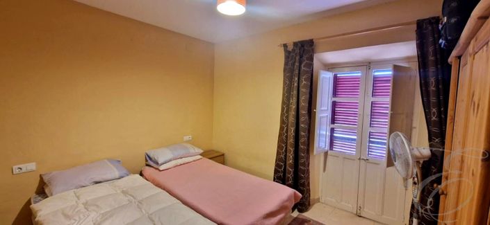 Image No.17-4 Bed Property for sale