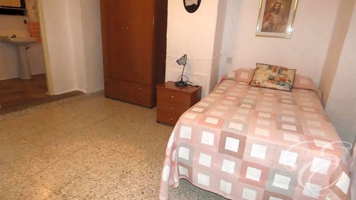 Image No.11-5 Bed Property for sale