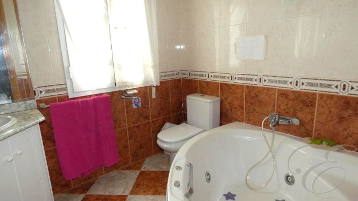 Image No.10-4 Bed Property for sale