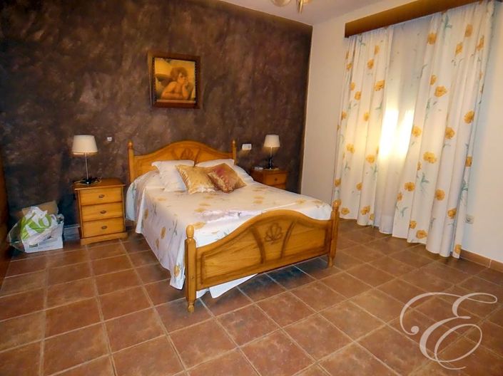 Image No.5-3 Bed Property for sale