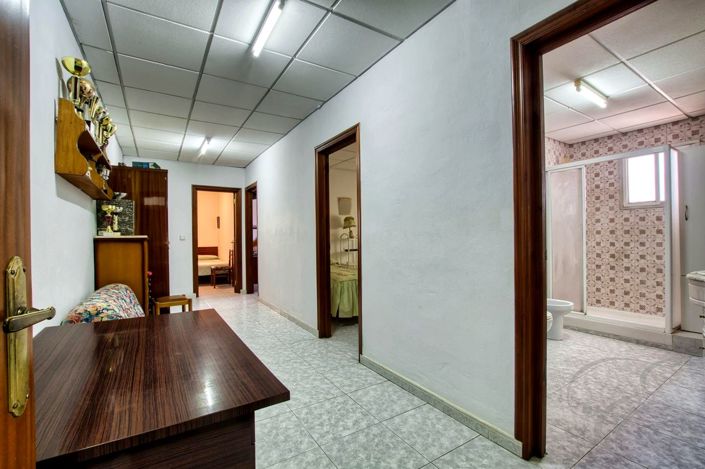 Image No.15-4 Bed Property for sale