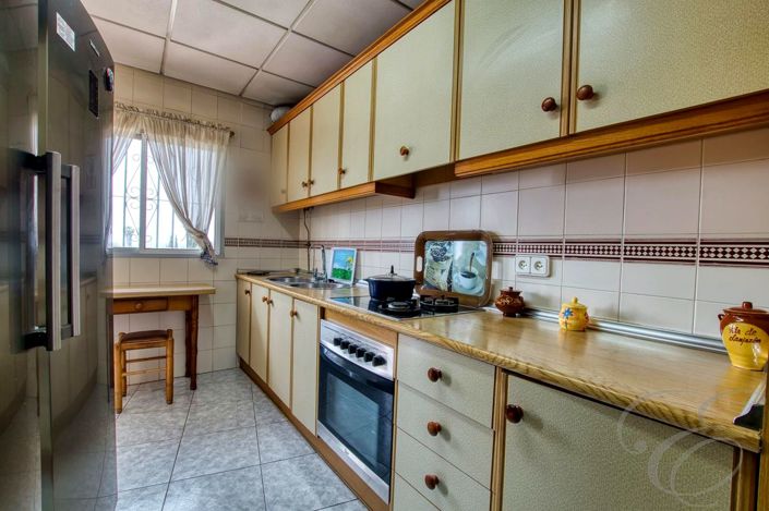 Image No.24-4 Bed Property for sale