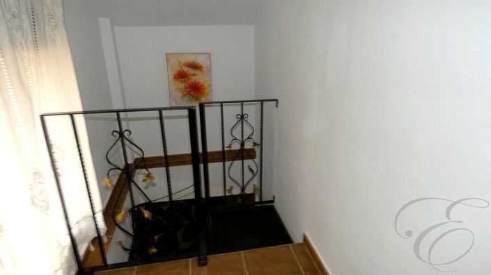 Image No.13-6 Bed Property for sale