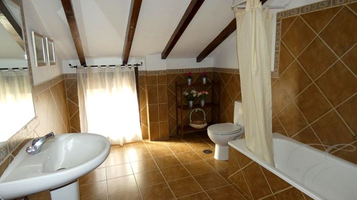 Image No.16-6 Bed Property for sale