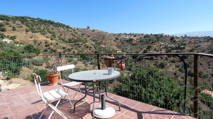 Image No.20-6 Bed Property for sale