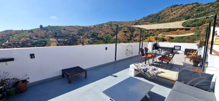 Image No.2-4 Bed Property for sale