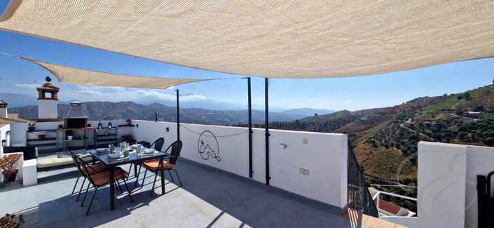 Image No.4-4 Bed Property for sale