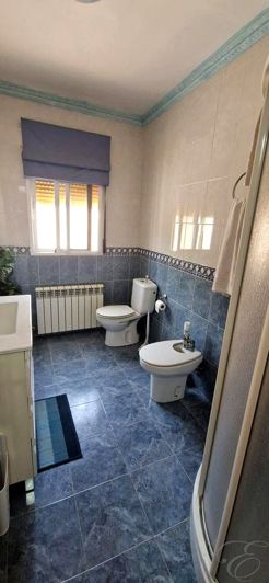 Image No.12-6 Bed Property for sale