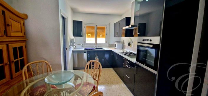 Image No.24-6 Bed Property for sale